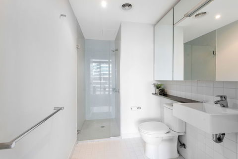 FARINA, 1BDR Docklands Apartment - Accommodation Cooktown 1