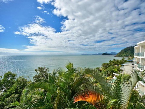 Absolute Beachfront With Million Dollar Views - Accommodation Cooktown 4