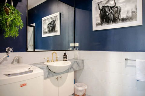 Cozy 3 Bedroom Apartment In The Heart Of Melbourne CBD - Accommodation Cooktown 1