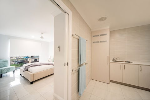 Airlie On Main Street Airlie Beach - Accommodation Cooktown 3