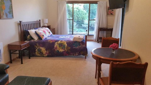 Beezneez B & B - Accommodation Cooktown 2