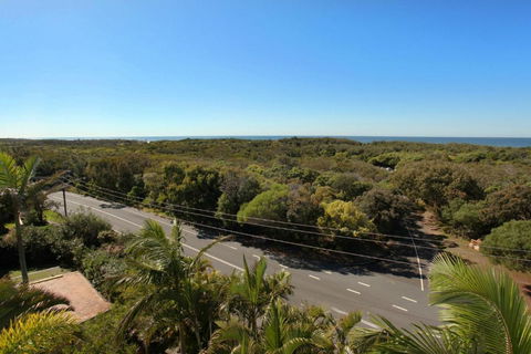 Unit 4 Coolum Sands Apartments 34 First Avenue Coolum Beach 400 BOND LINEN SUPPLIED - Accommodation Cooktown 3