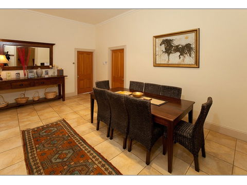 Fairholme Townhouse - Accommodation Cooktown 4