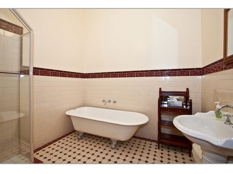 Fairholme Townhouse - Accommodation Cooktown 2