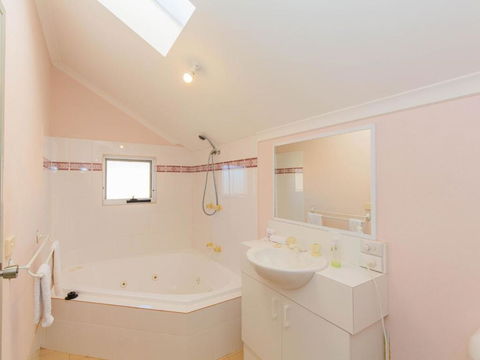 Cascades 13 / 3 Kurrajong Street - Accommodation Cooktown 2