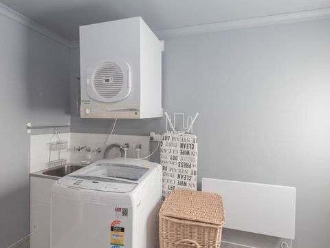 Oak & Barrel / 7 Twynam Street - Accommodation Cooktown 1