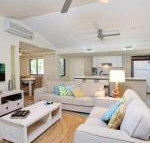 6 Orania Court Rainbow Shores Absolutely gorgeous beach side property within 200 metres walk to the beach - Accommodation Cooktown