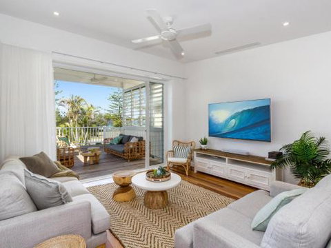 KINGY BEACH HOUSE At 162 - Accommodation Cooktown 6