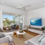 KINGY BEACH HOUSE At 162 - Accommodation Cooktown 0