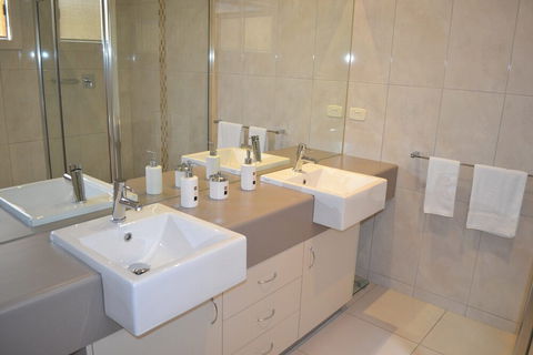 Cypress Drive Townhouse - Accommodation Cooktown 6