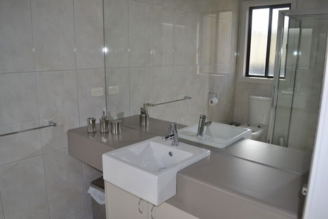 Cypress Drive Townhouse - Accommodation Cooktown 1