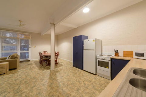 Exmouth Villas Unit 35 2 Bedroom Self Contained Unit At The Heart Of Town - Accommodation Cooktown 1