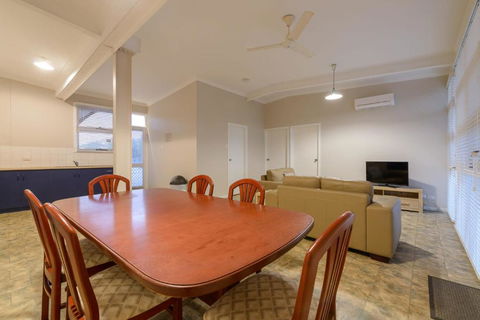 Exmouth Villas Unit 35 2 Bedroom Self Contained Unit At The Heart Of Town - Accommodation Cooktown 4