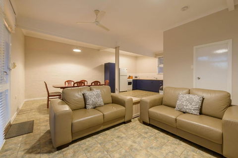 Exmouth Villas Unit 35 2 Bedroom Self Contained Unit At The Heart Of Town - Accommodation Cooktown 2