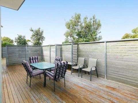 ONE LEVEL At BROADBEACH RESORT - Accommodation Cooktown 1