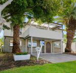 SANTORINI BEACH HOUSE SAFETY BEACH - Accommodation Cooktown
