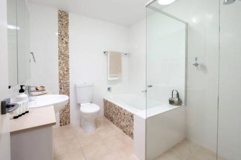 Ait Shona Happy Place. Apt 10 Haven On The Park - Accommodation Cooktown 3