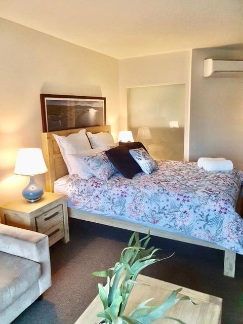 FAMILY ISLAND GETAWAY BEACHFRONT APARTMENT - Accommodation Cooktown 1