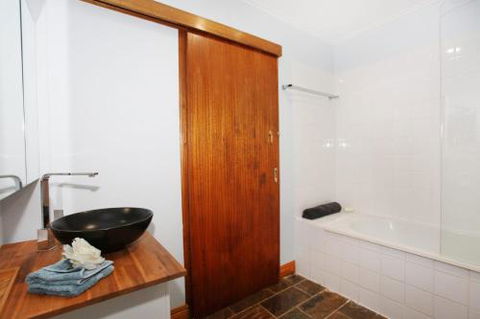 BEACH SHOPS & FABULOUS VACATION HOME! - Accommodation Cooktown 0