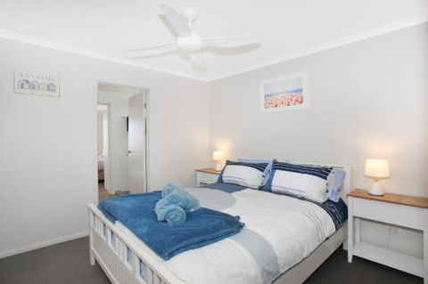 BEACH SHOPS & FABULOUS VACATION HOME! - Accommodation Cooktown 4