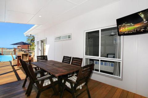 BEACH SHOPS & FABULOUS VACATION HOME! - Accommodation Cooktown 1