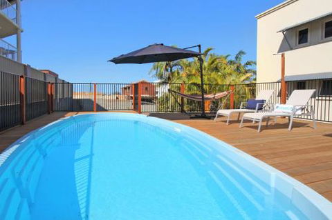 BEACH SHOPS & FABULOUS VACATION HOME! - Accommodation Cooktown 6