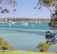 Corlette Waterfront 2 / 44 Danalene Parade Waterfront Luxury WIFI Aircon Boat Parking - Accommodation Cooktown