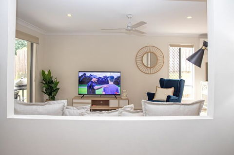 Luxury Home NoosavilleWIFINetflixLocationShops - Accommodation Cooktown 2