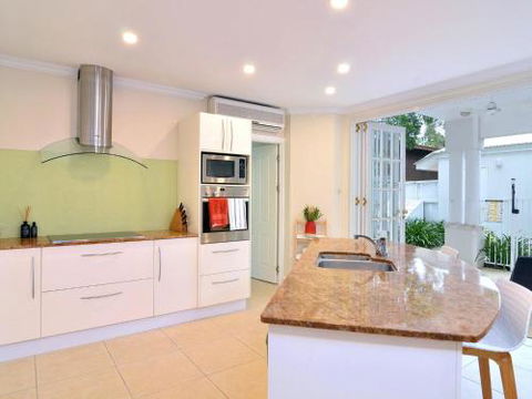 Walk To The Ocean In Five Minutes - Accommodation Cooktown 4