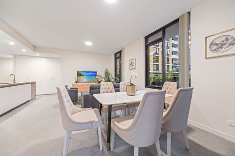 HomeHotel Stylish Apt Next To Train & Westfield - Accommodation Cooktown 3