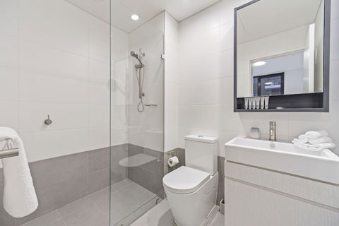 HomeHotel Stylish Apt Next To Train & Westfield - Accommodation Cooktown 1