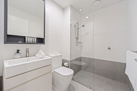 HomeHotel Stylish Apt Next To Train & Westfield - Accommodation Cooktown 4