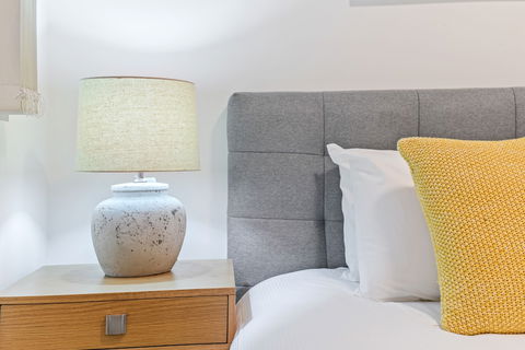 HomeHotel Stylish Apt Next To Train & Westfield - Accommodation Cooktown 6