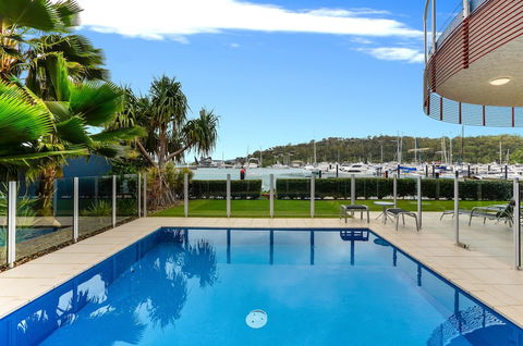 Pavillion 17 - Waterfront Spacious 4 Bedroom With Own Inground Pool And Golf Buggy - Accommodation Cooktown 1