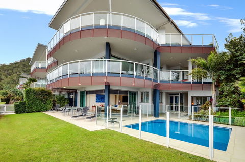 Pavillion 17 - Waterfront Spacious 4 Bedroom With Own Inground Pool And Golf Buggy - Accommodation Cooktown 0