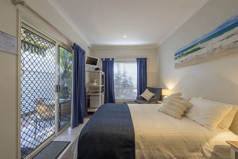 Beach House Bed & Breakfast - Accommodation Cooktown 2