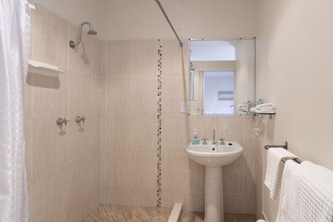 Beach House Bed & Breakfast - Accommodation Cooktown 6