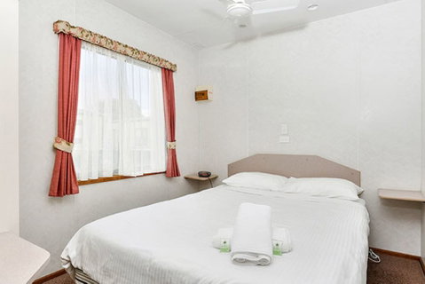 Warrnambool Holiday Village - Accommodation Cooktown 2