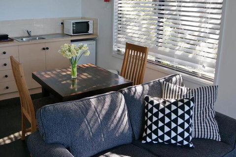 Hamptons On The Bay - Accommodation Cooktown 2