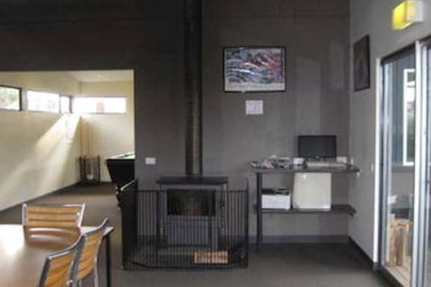 Swansea Backpackers - Accommodation Cooktown 5