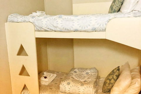 Victoria & Albert Guesthouse - Accommodation Cooktown 3