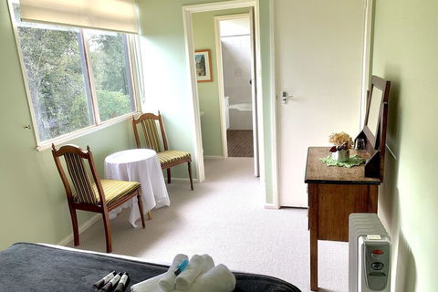 Victoria & Albert Guesthouse - Accommodation Cooktown 2