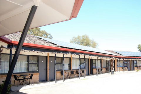 Civic Motor Inn - Accommodation Cooktown 2