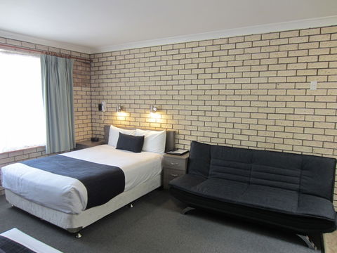 Cowra Crest Motel - Accommodation Cooktown 2