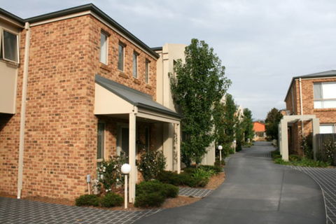 Grand Manor Motor Inn - Queanbeyan - Accommodation Cooktown 2