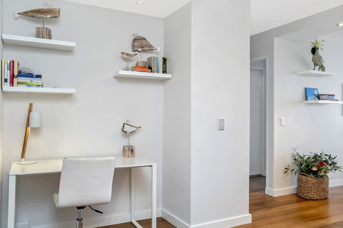 Beautiful 2 Bedroom Apartment Overlooking Manly Wharf MAN29 - Accommodation Cooktown 0