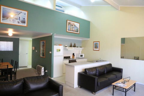 Razorback 8 - Accommodation Cooktown 6