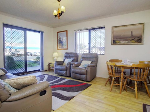 Seabreeze 6 Opposite Bowling Club - Accommodation Cooktown 6