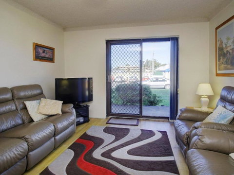 Seabreeze 6 Opposite Bowling Club - Accommodation Cooktown 5