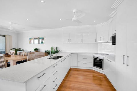 Rainbow Towers 2 Rainbow Beach High On The Hill Panoramic Views Wi Fi - Accommodation Cooktown 4